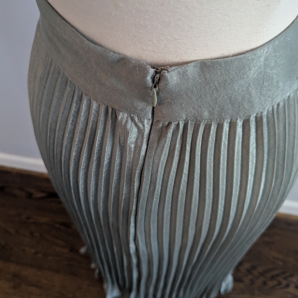 Women's Well Worn Sage Green Pleated Silky Skirt 6 Aline Holiday - Picture 3 of 5